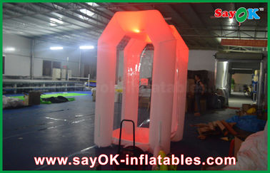 Inflatable খেলার মাঠ 16 বিভিন্ন LED লাইট কাস্টমাইজড Inflatable নগদ কিউব টাকা বুথ খেলা