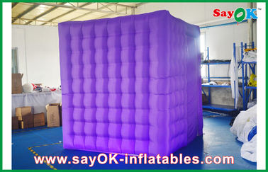Inflatable ফটো বুথ ভাড়া 2.4m বেগুনি কিউব ফটো বুথ LED আলো সহ 1 দরজা
