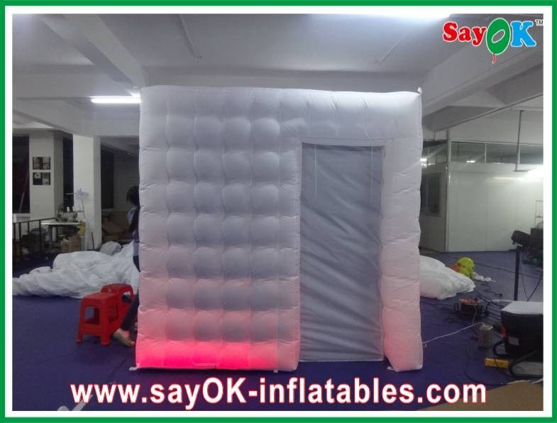 UL ব্লোয়ার 2.4 X 2.4 X 2.5m সঙ্গে বিবাহের জন্য ইনফ্ল্যাটেবল ফটো বুথ এনক্লোসার আকর্ষণীয় ইনফ্ল্যাটেবল ফটো বুথ